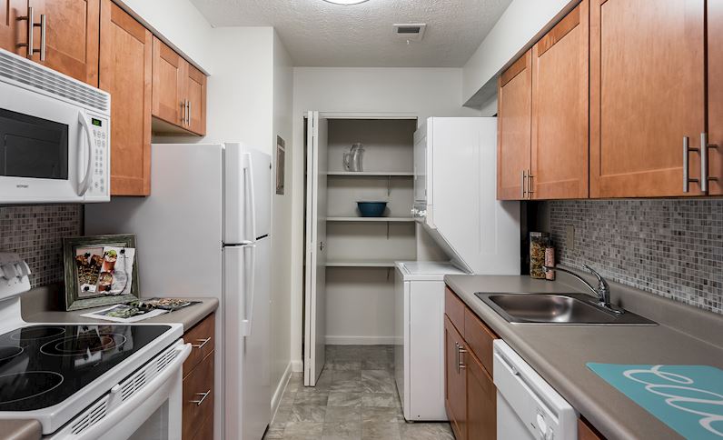 Pikeview Manor Apartments Image 1
