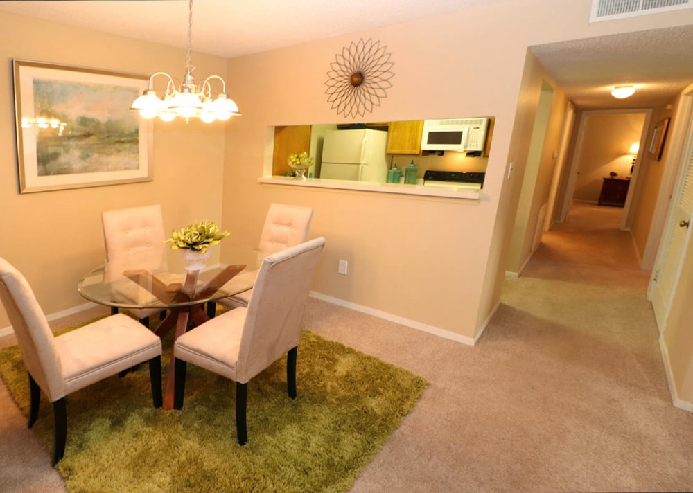 Sommerset Apartments Image 4