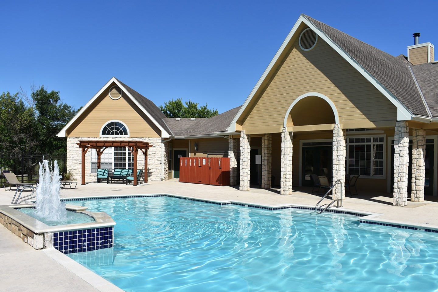 Pinnacle Woods Apartment Homes Image 2