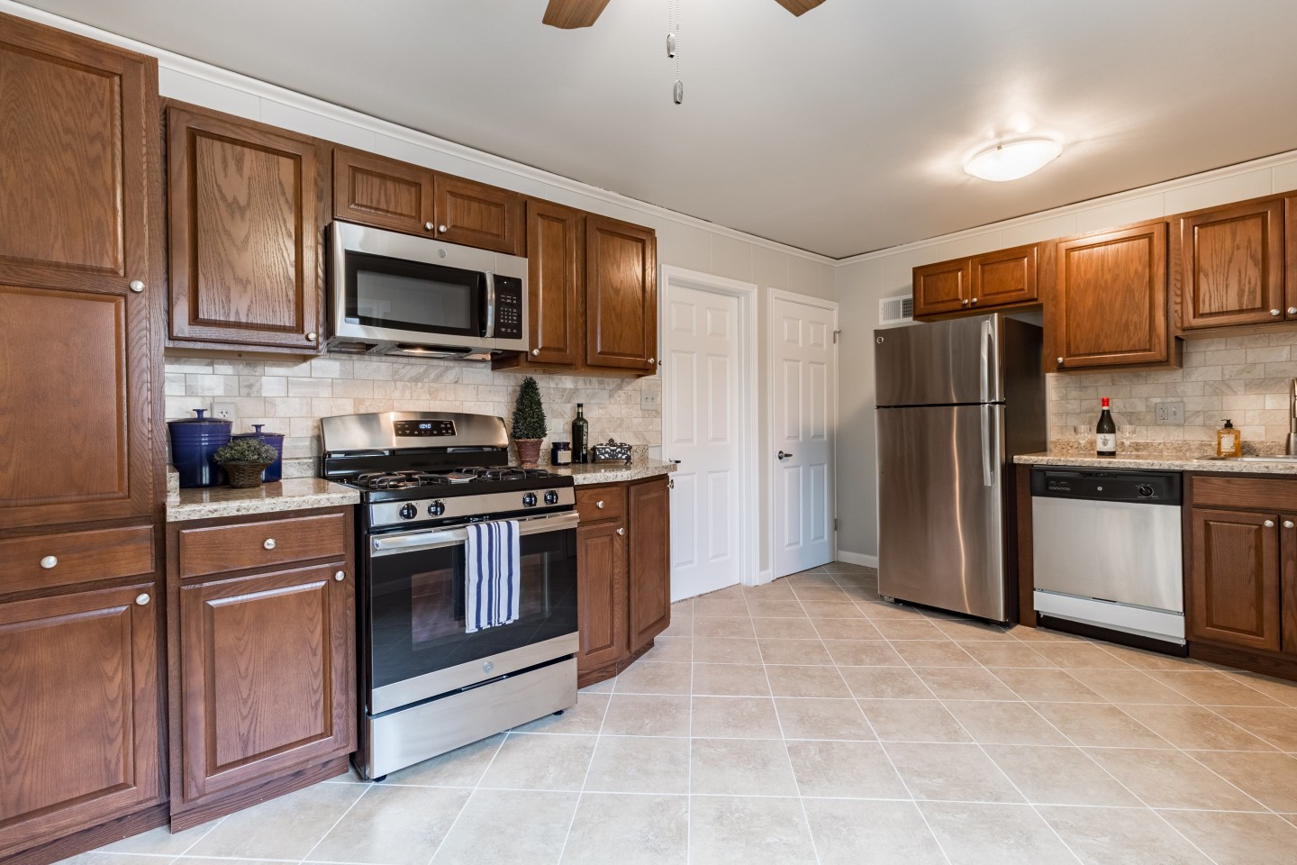Bay Village Apartments Image 9