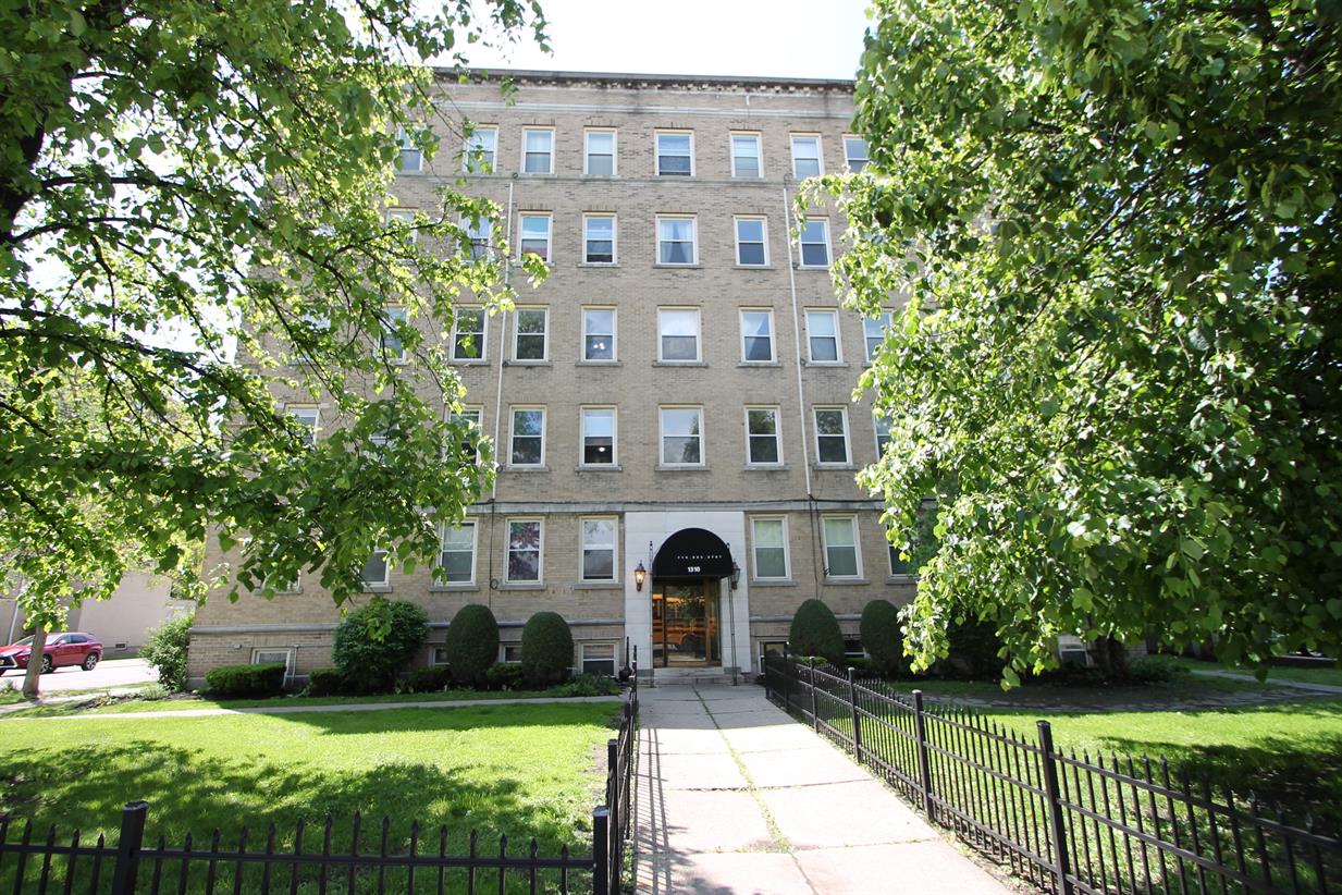 Gates Circle Image 14