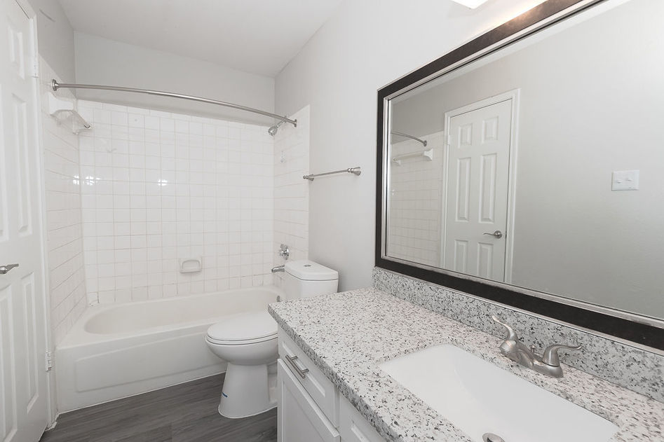 Lakeview Apartments Image 9