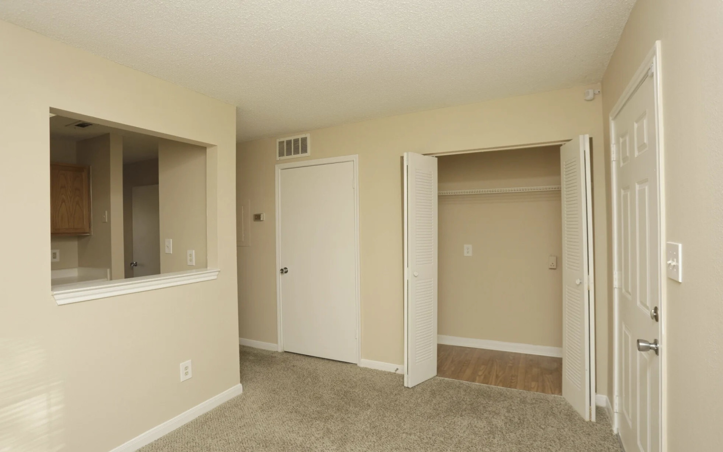 Jamestown Pointe Apartments Image 17