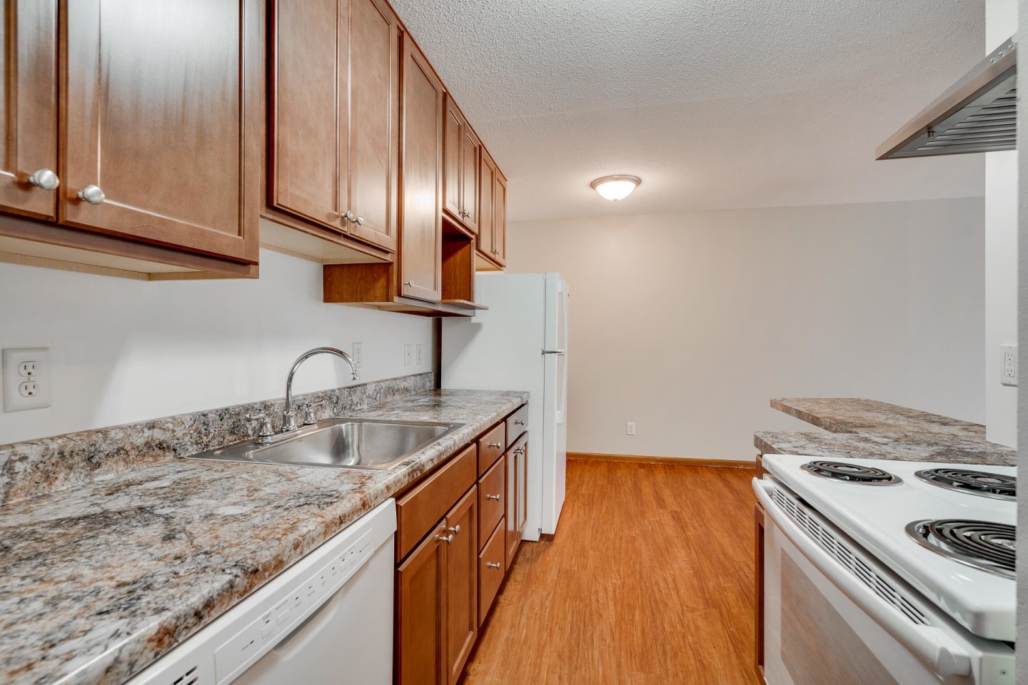 Bryant Manor Apartments Image 34