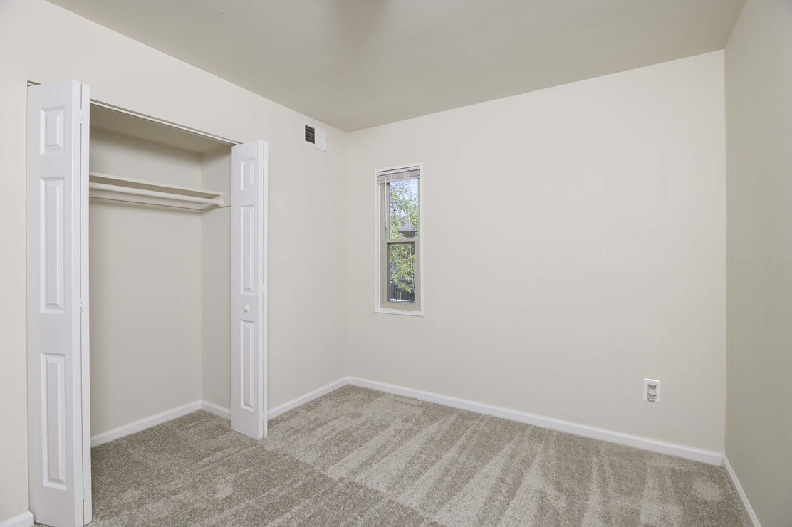 Laurel Manor Image 1