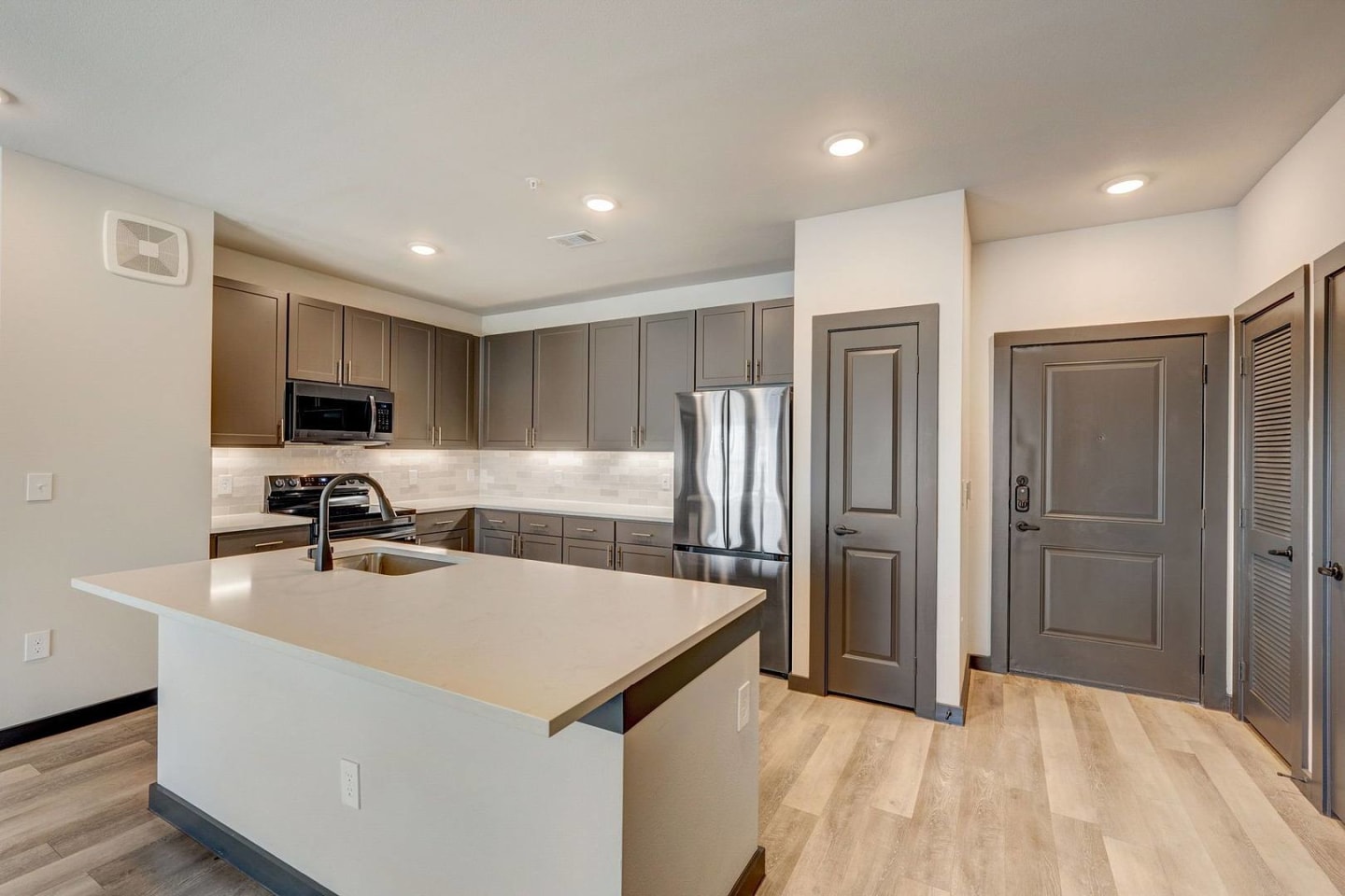 Skyview Flats Image 16