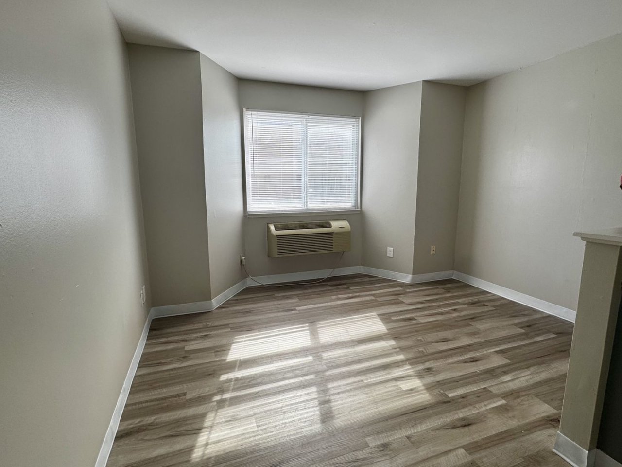 1330 W 5th Avenue Image 3