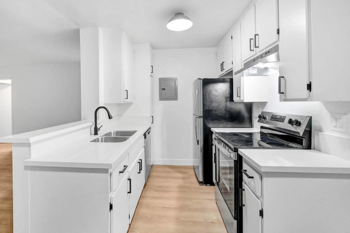 930 N.Martel Ave. Image 1