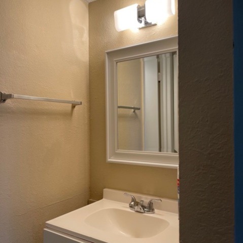 Kelly Apartments Image 16