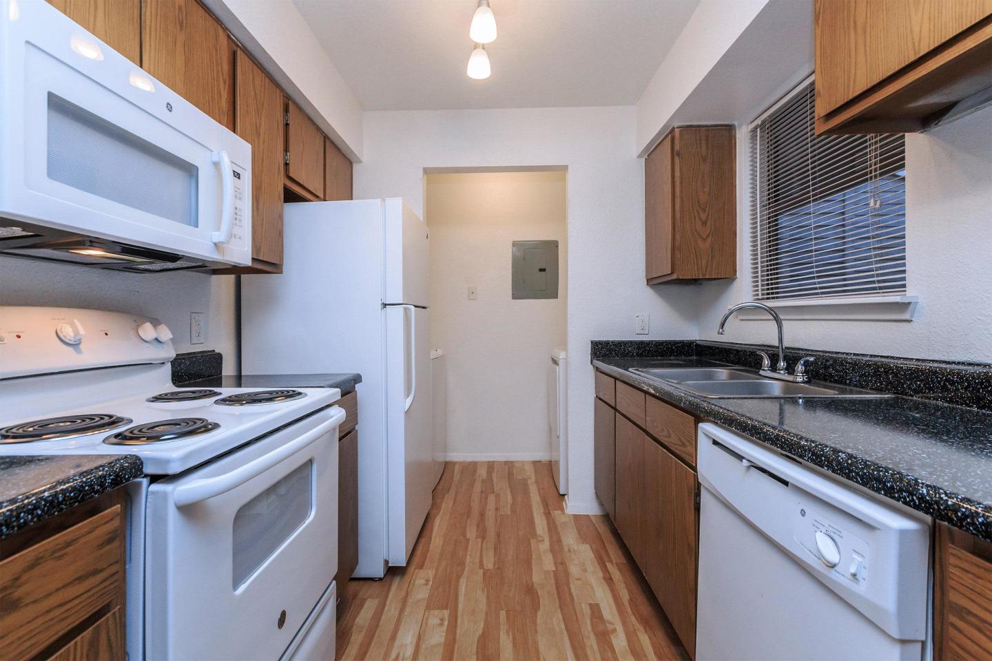 Stone Hollow Apartments Image 1