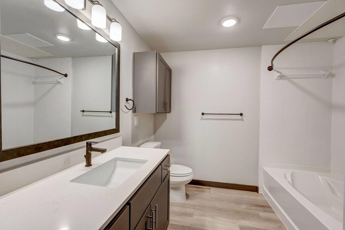 Skyview Flats Image 30
