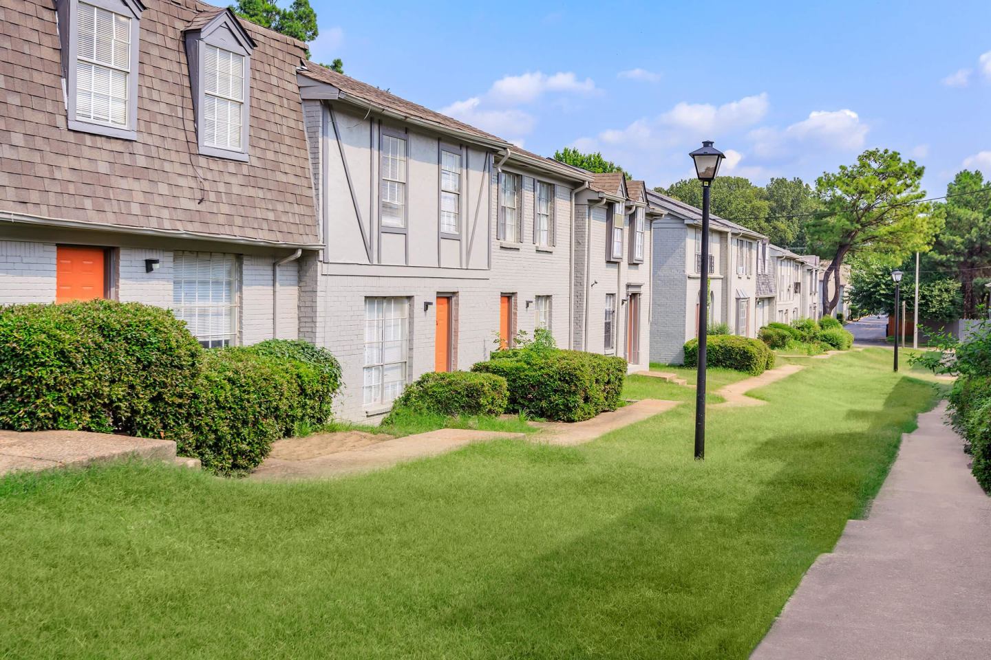 Emerald Pointe Apartments Image 3