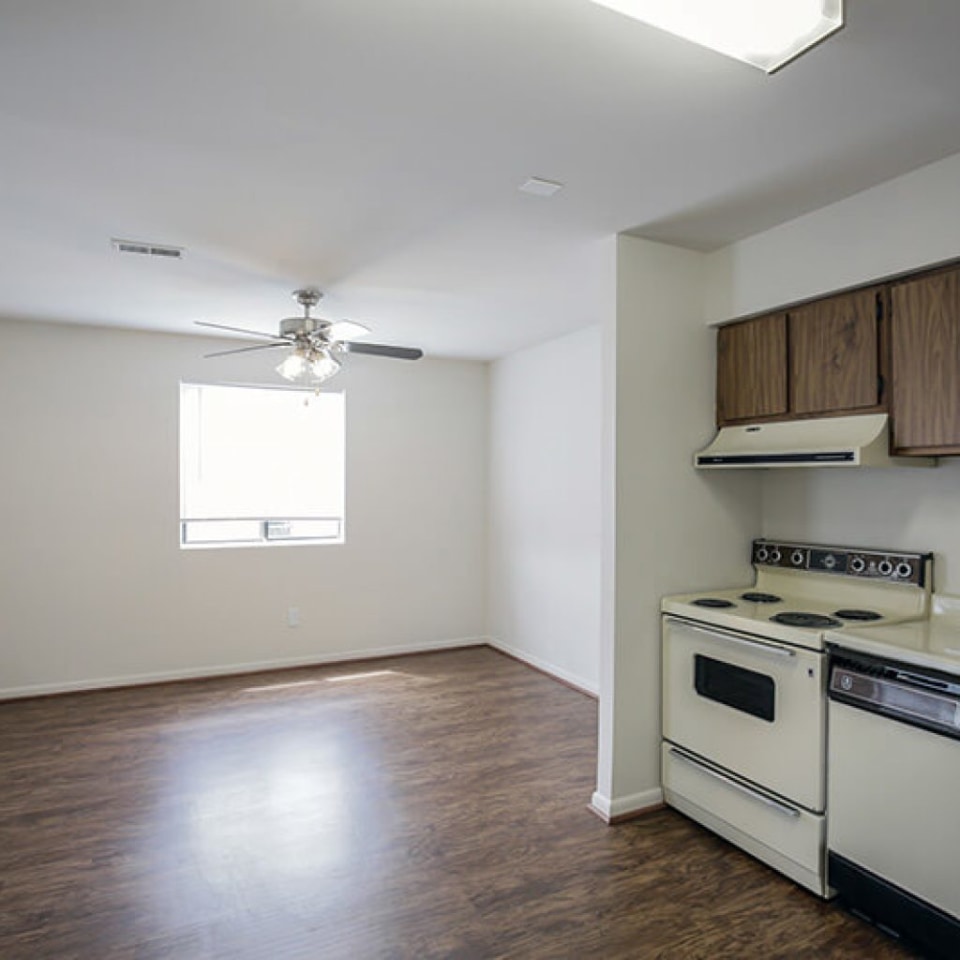 Burnam Woods Apartments Image 9