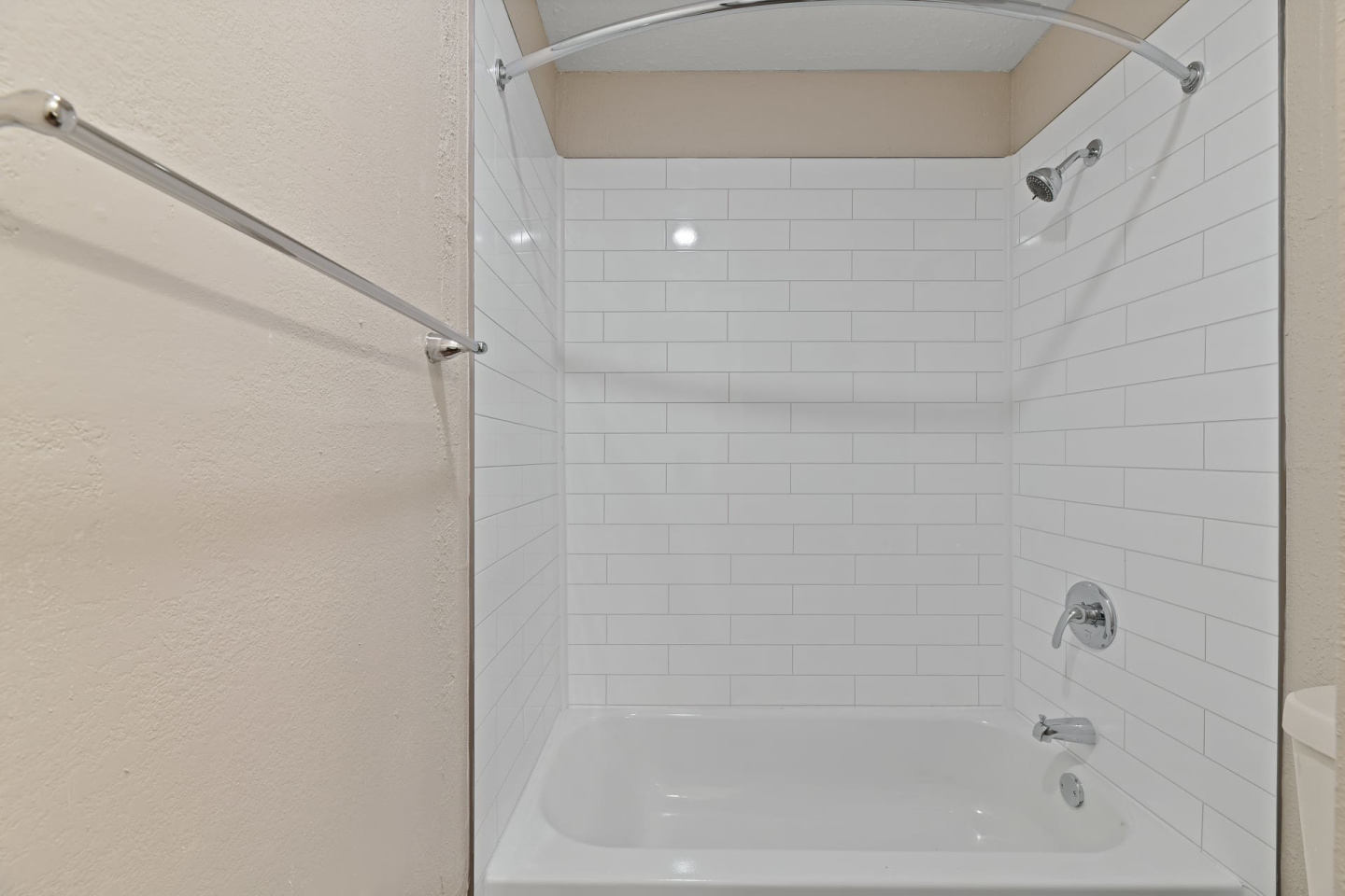 Premier Apartments Image 30