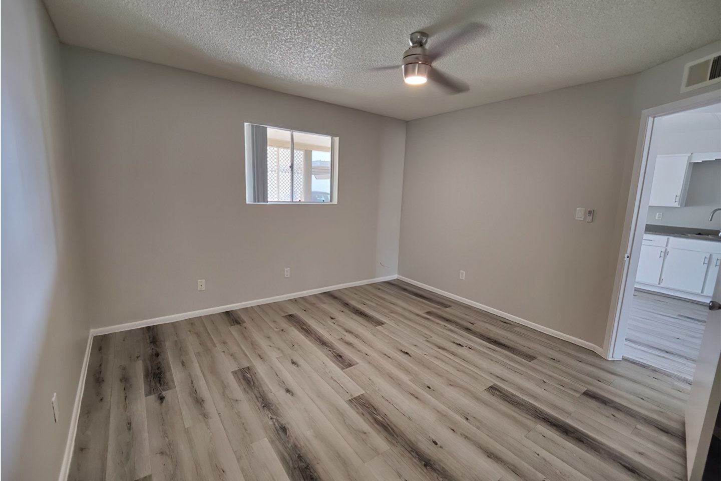 Albany Apartments Image 16