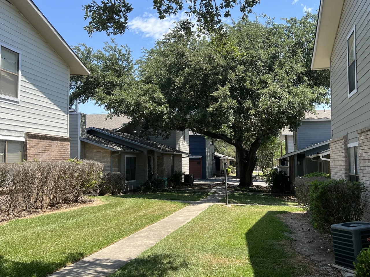 The Camaron Townhomes & Flats Image 43