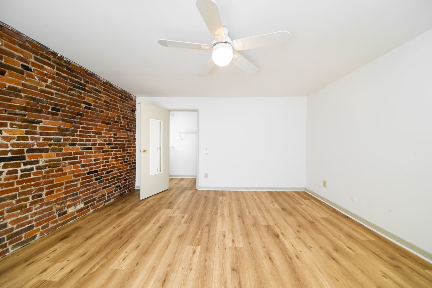 Waterfront Apartments Image 47