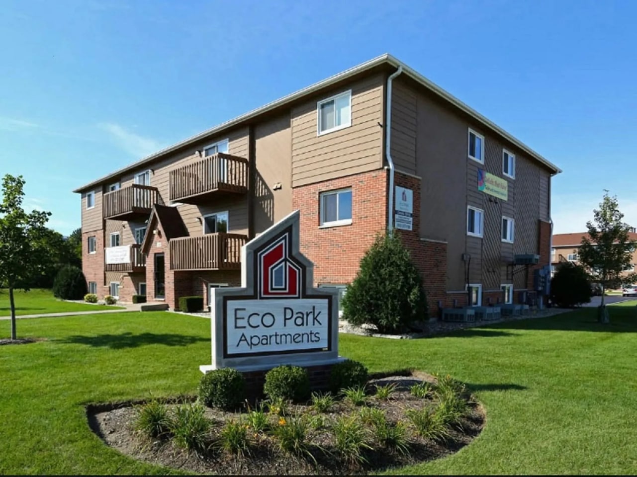 Eco Park Apartments Image 6