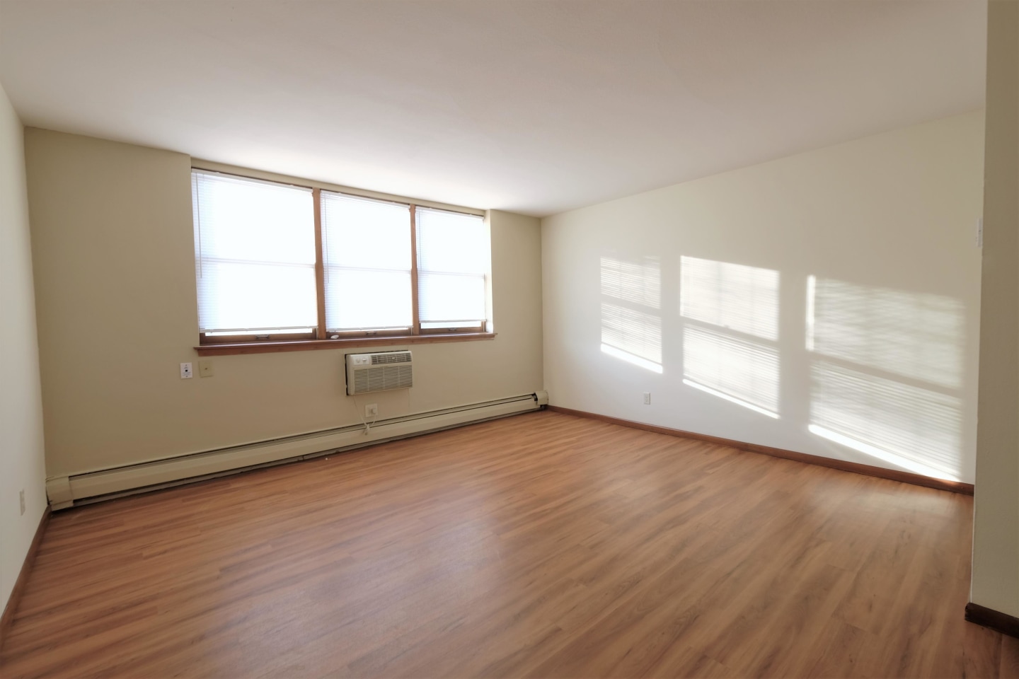Bryant Manor Apartments Image 5