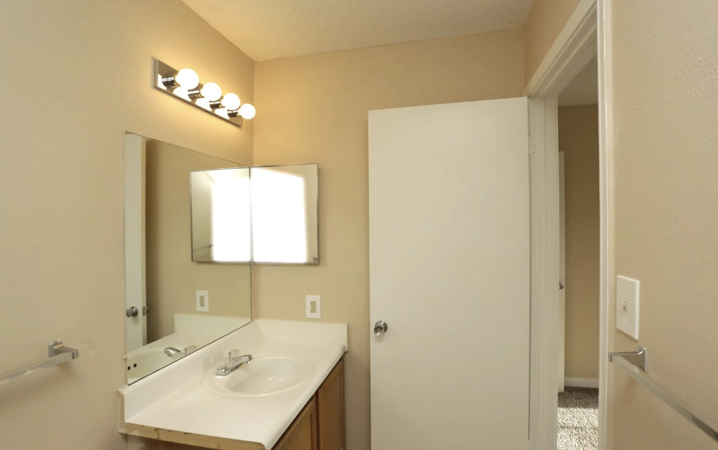Jamestown Pointe Apartments Image 13