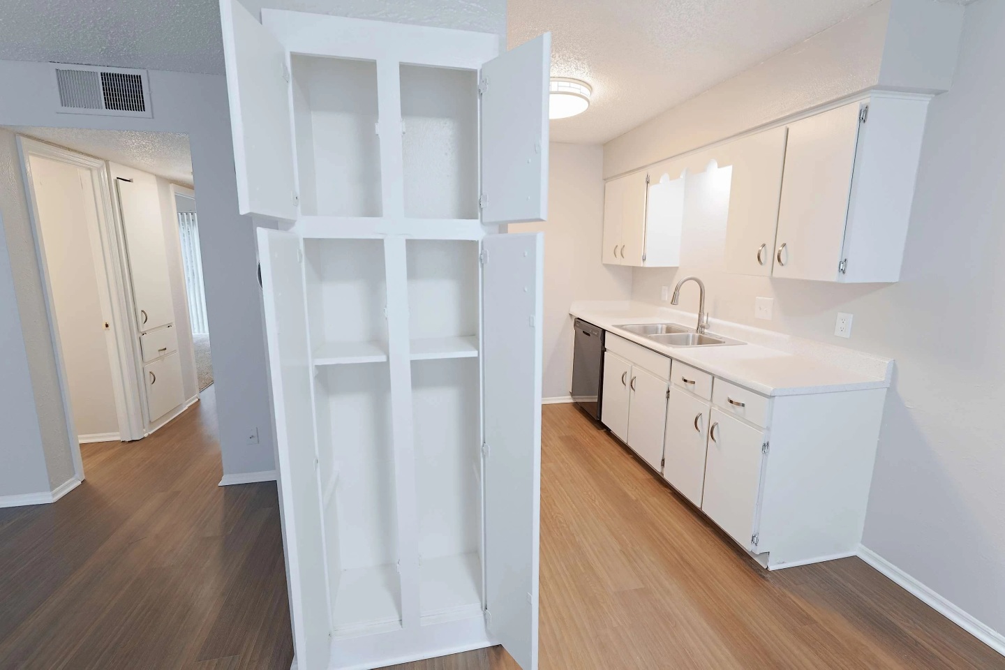 Luxe 30 Apartments Image 6