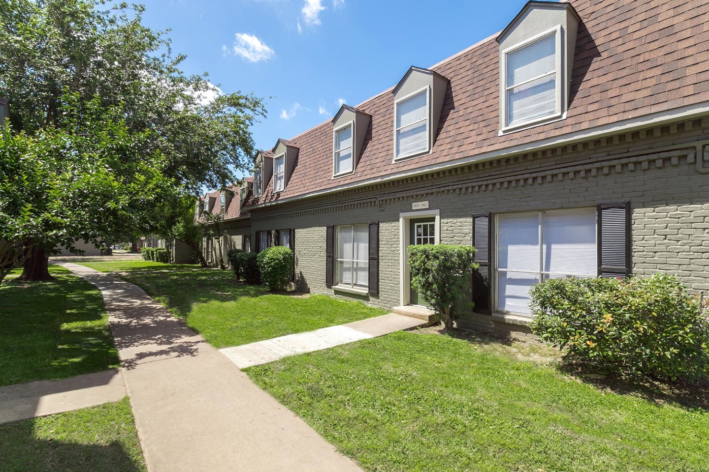 Apartments and Houses for Rent Near Me in 77081