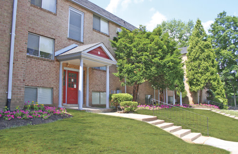 Holly Court Apartments Image 6