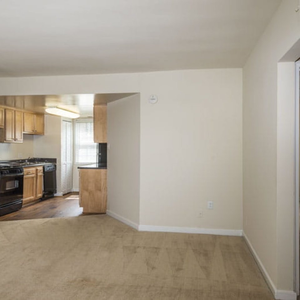Eaton Square at Arlington Ridge Image 4
