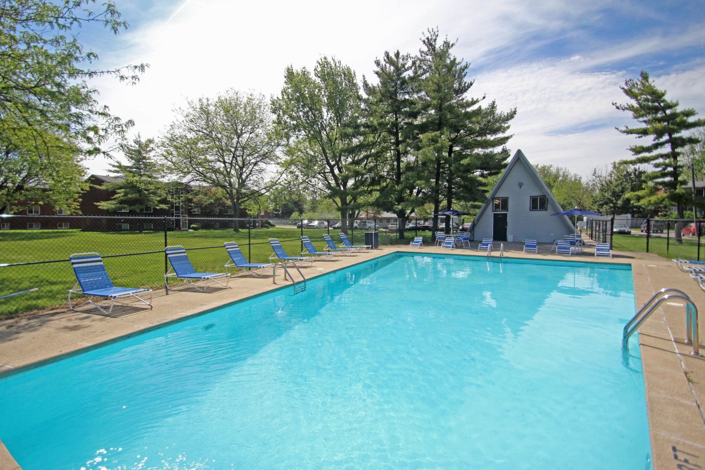 Country Club Apartments Image 15
