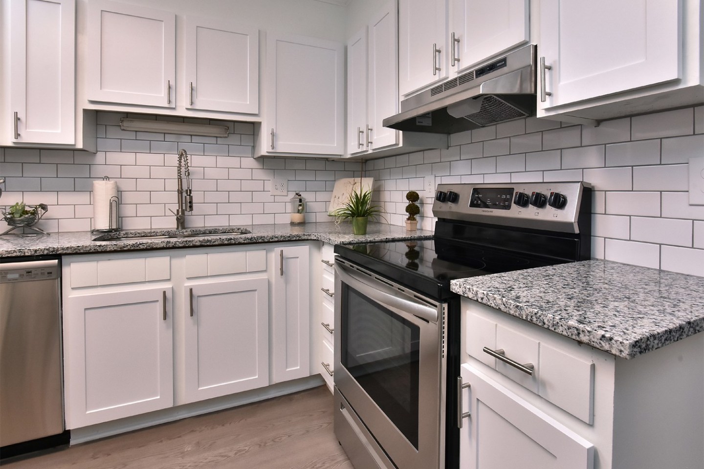 Lindsey Manor Apartments Image 16