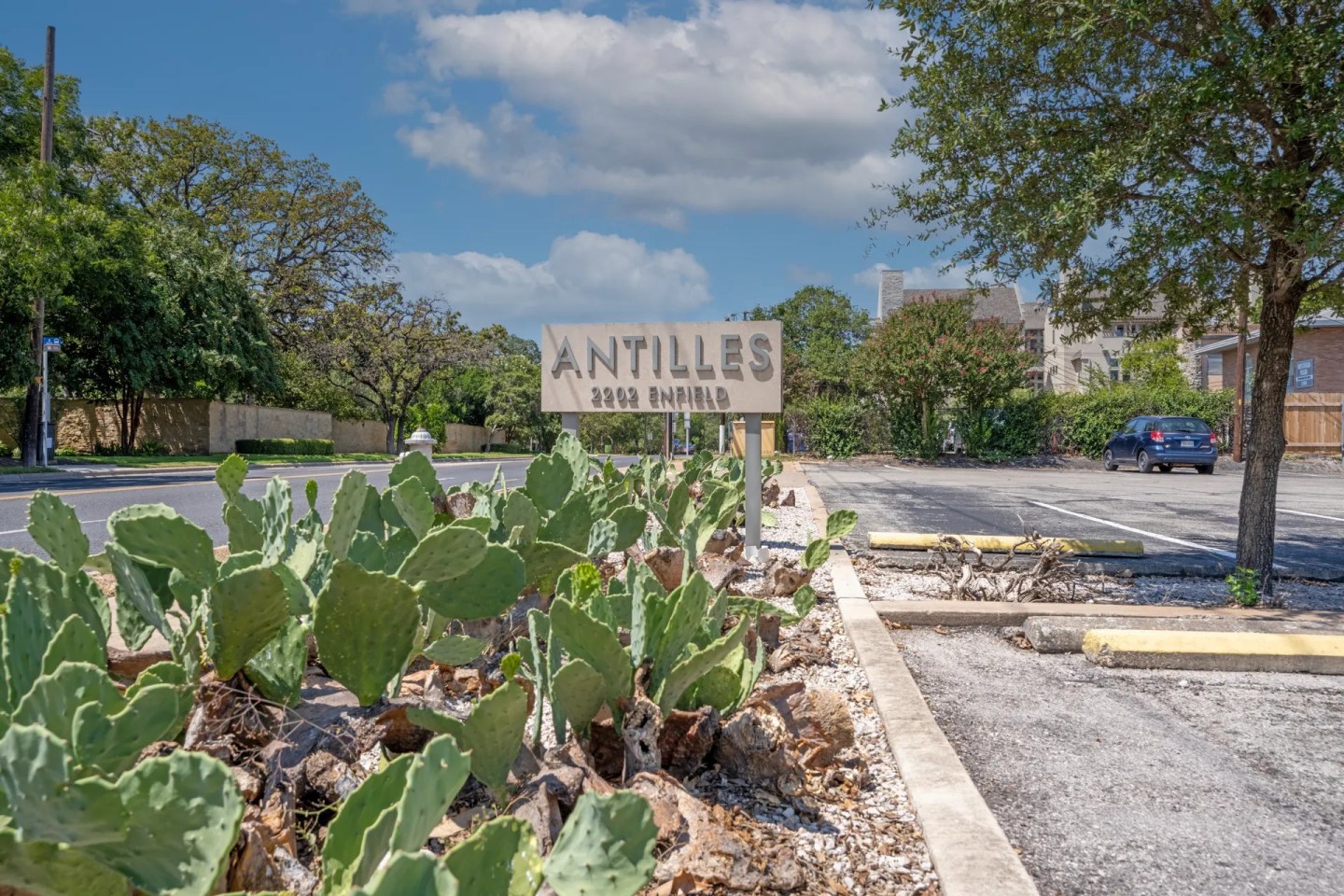 Antilles Apartments Image 19