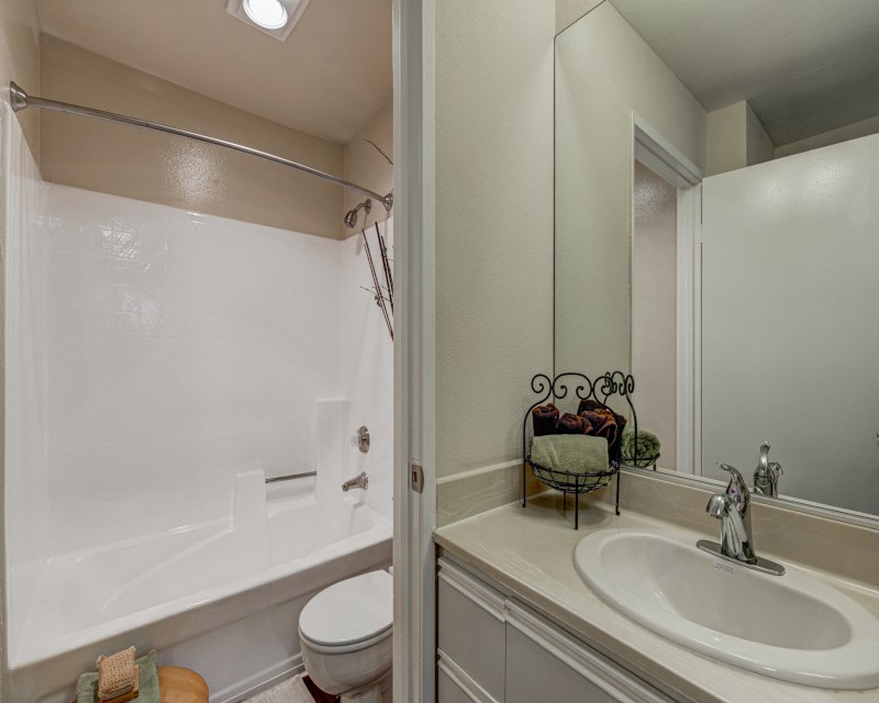 Palm Court Apartments Image 17