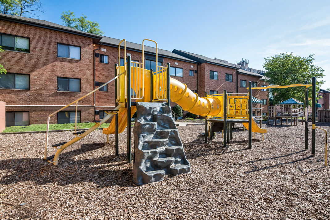 Parkway Apartments Image 11