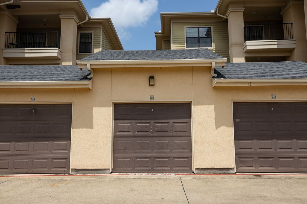 Crest Round Rock Image 22