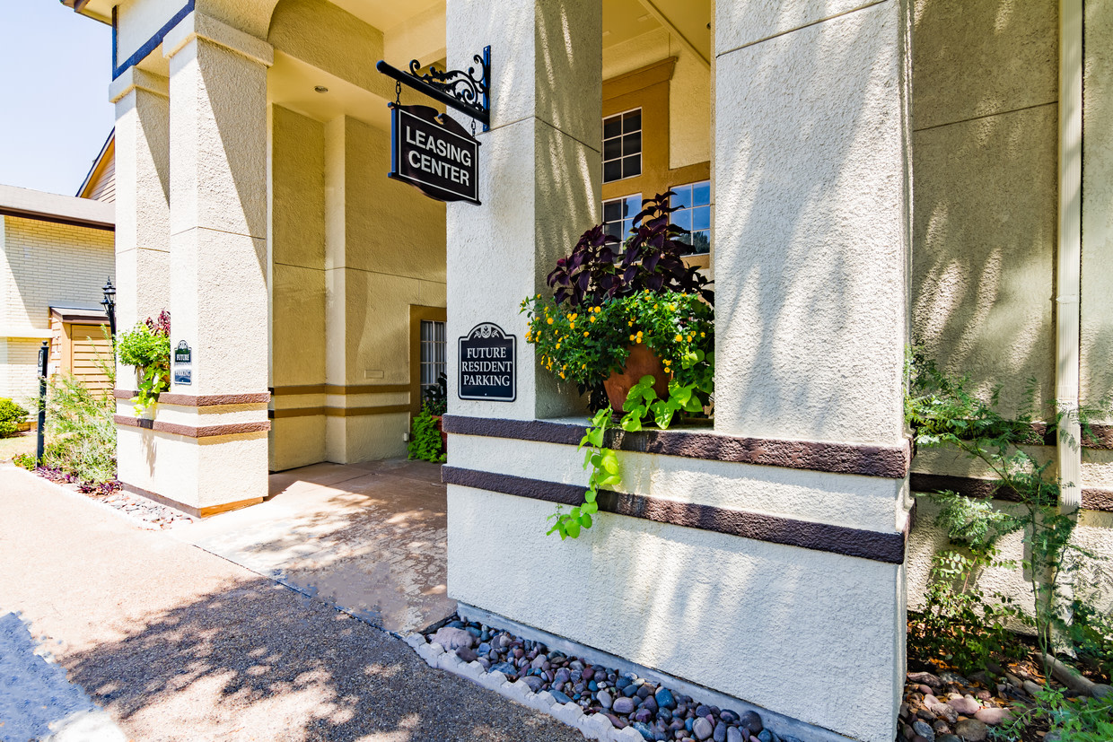 Regal Court Image 1