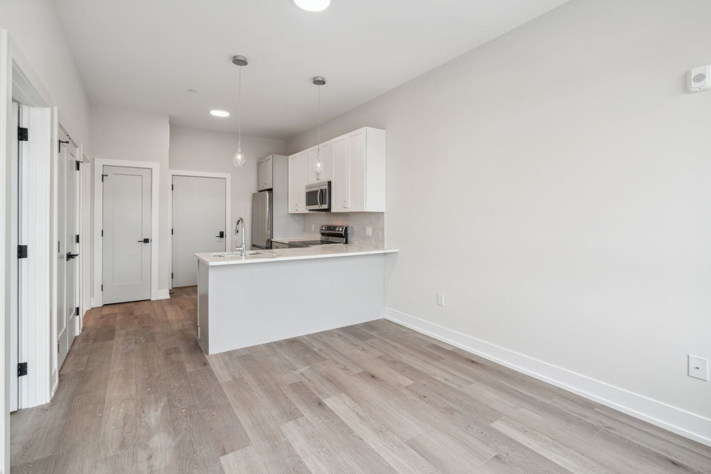 342 W Girard Avenue Image 1