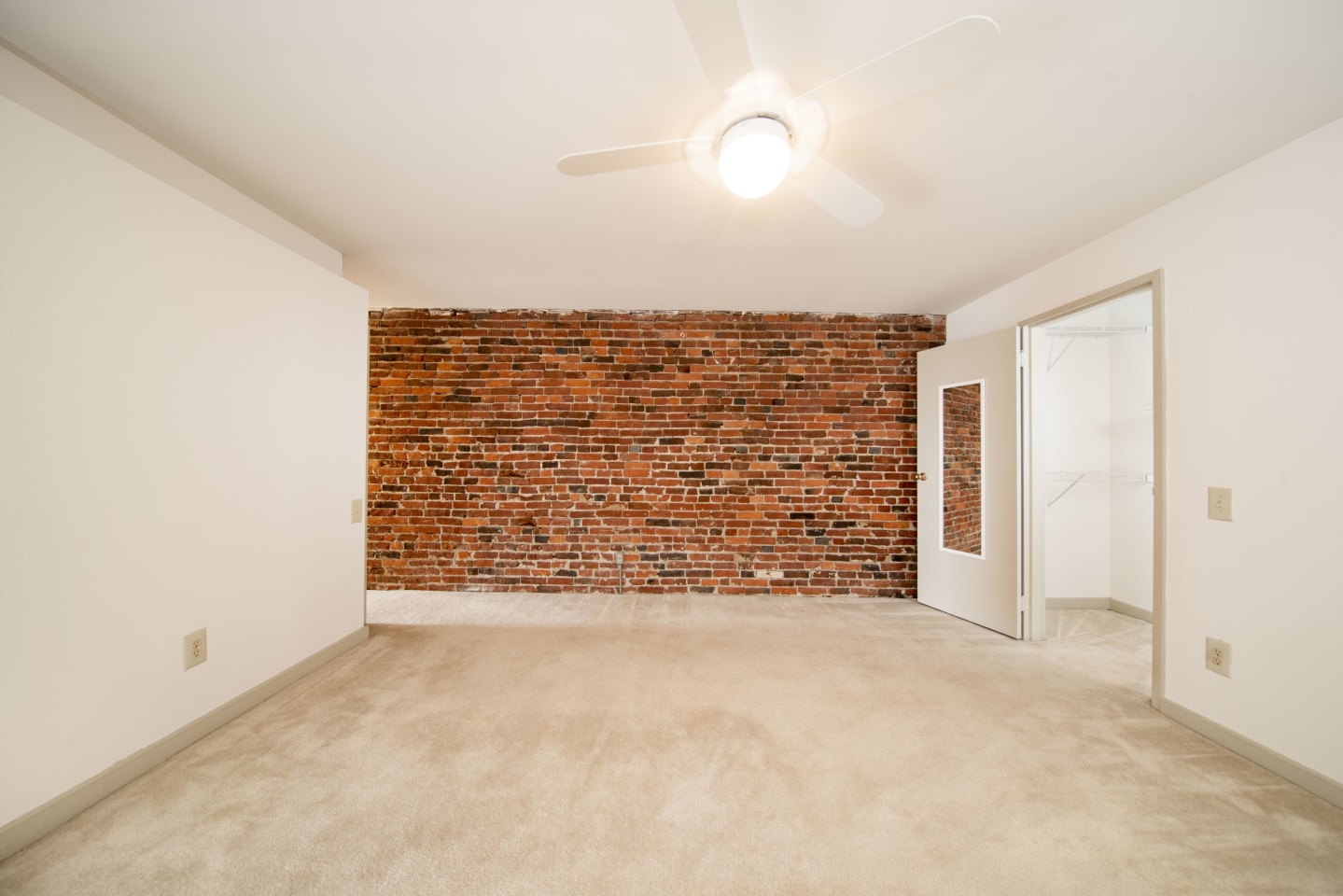 Waterfront Apartments Image 23