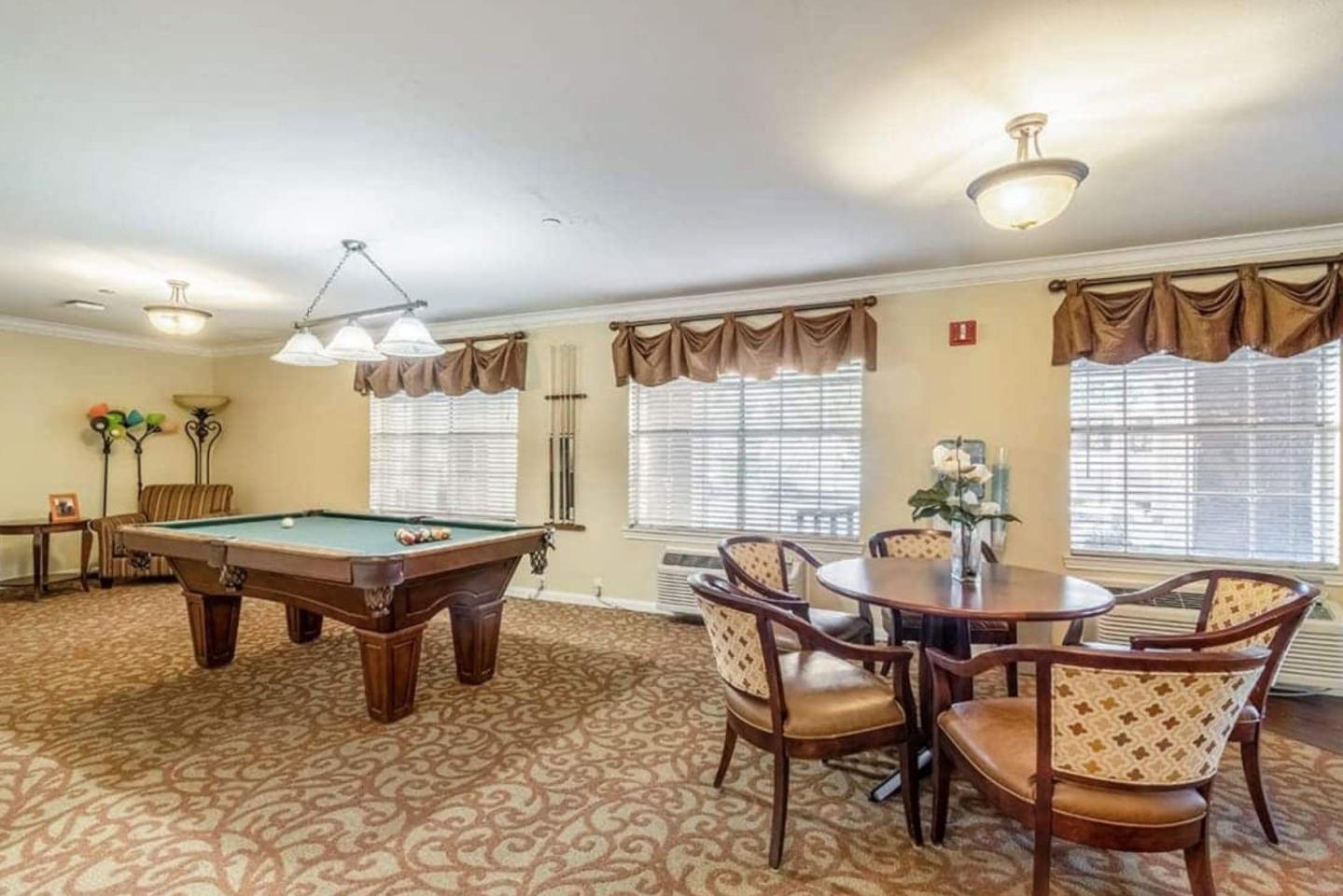 King's Reserve Willowbrook - Senior Housing Image 3