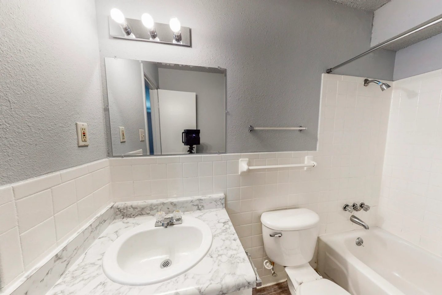Luxe at Raleigh Apartments Image 13