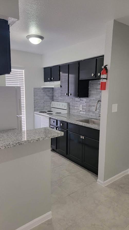 Colonial Woods Apartments Image 2