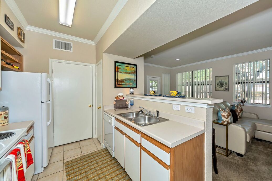 Saddle Brook Apartments Image 6