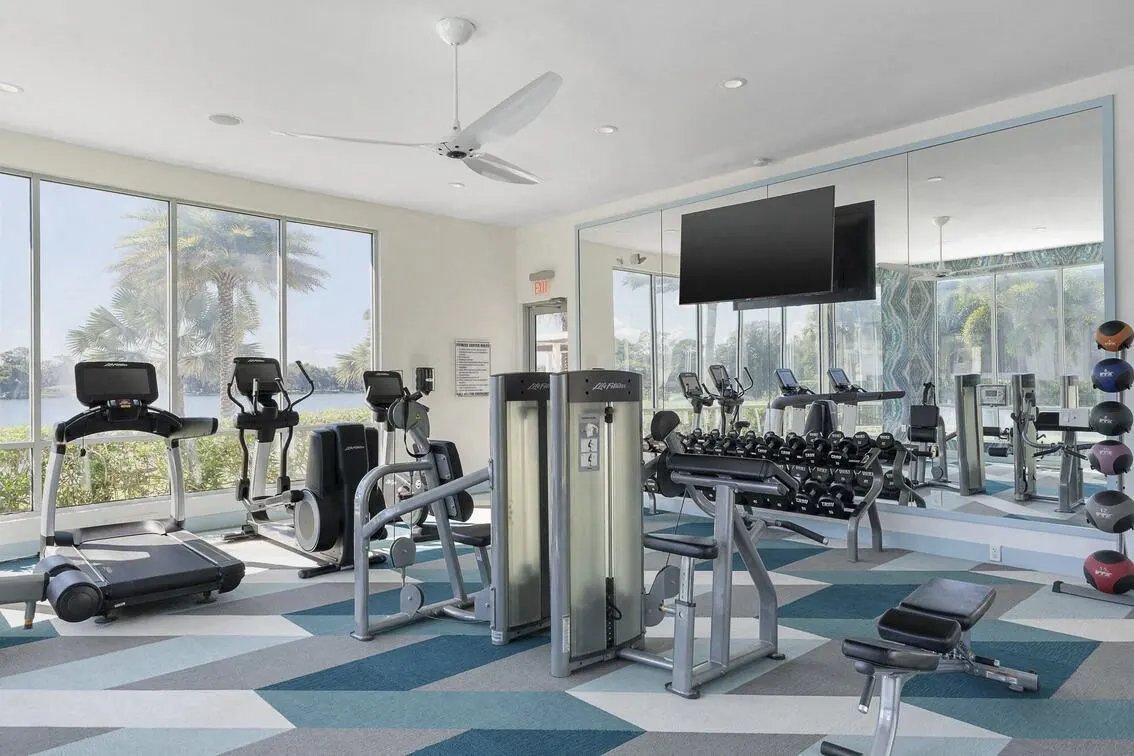 Lakeside Villas Image 9