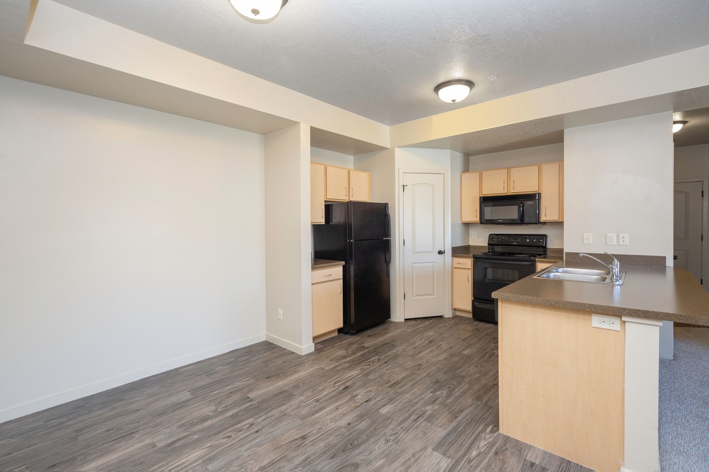 Wilshire Place Apartments Image 26