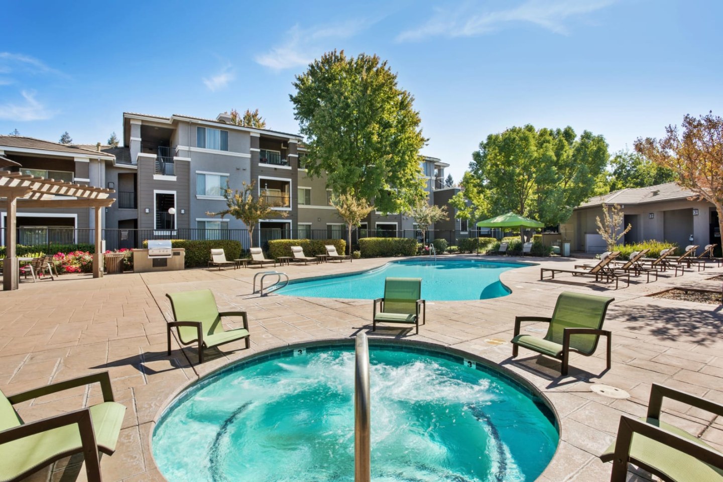 Miramonte and Trovas Apartments Image 9