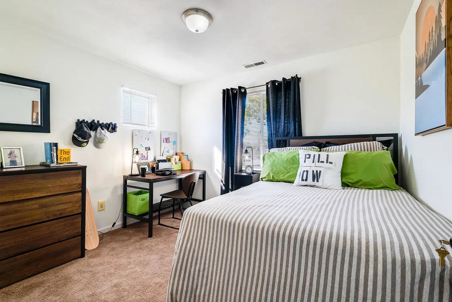 Student Housing - The Hills Northview Apartments Image 3