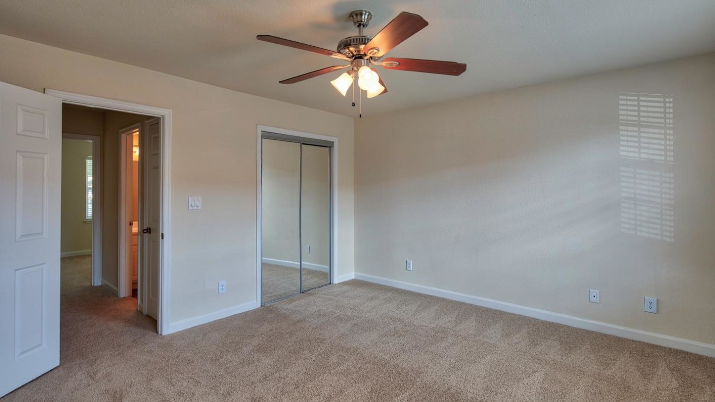 Lakeville Townhome Apartments Image 9