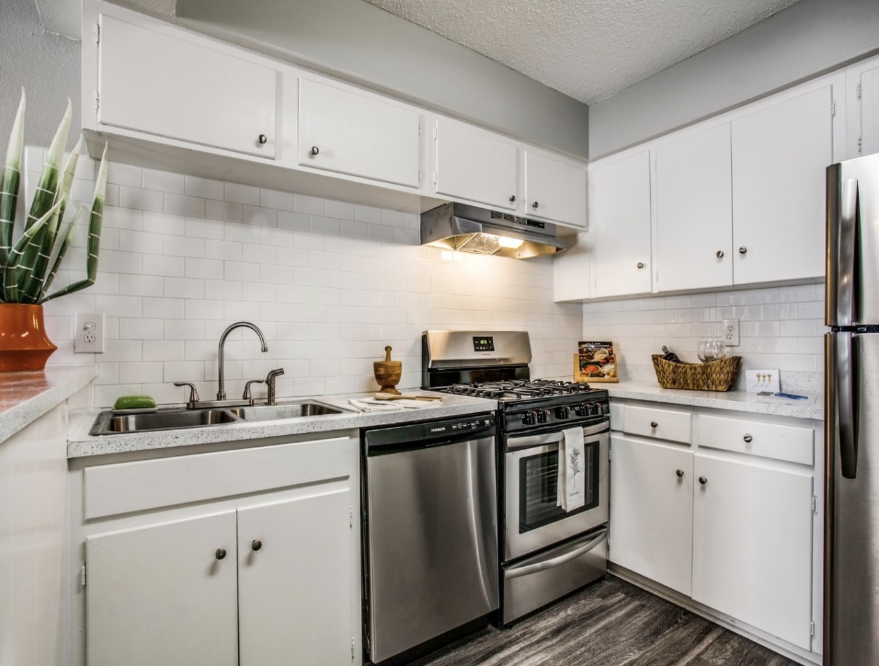 Village Oaks Apartments Image 1