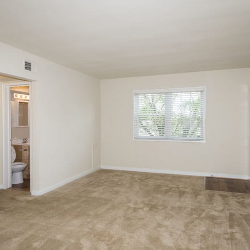 Eaton Square at Arlington Ridge Image 7