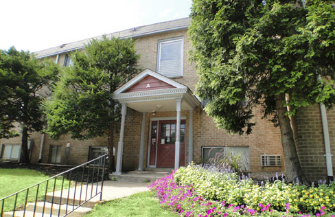 Holly Court Apartments Image 7