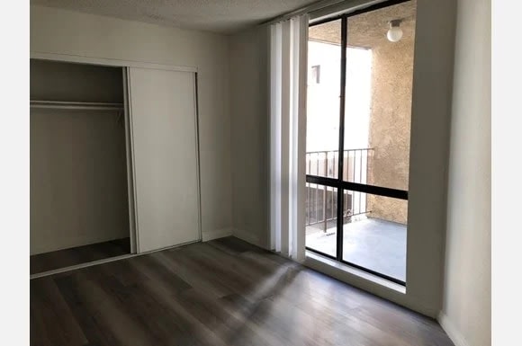 515 S. La Fayette Park Pl. Image 4